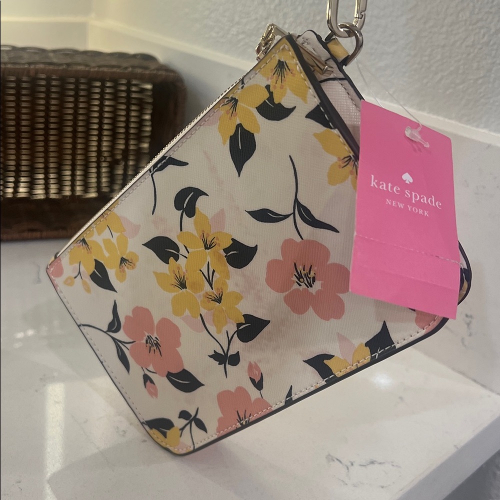 Kate Spade NWT Lily Blooms Printed Trip Wristlet Clutch - Picture 4 of 14